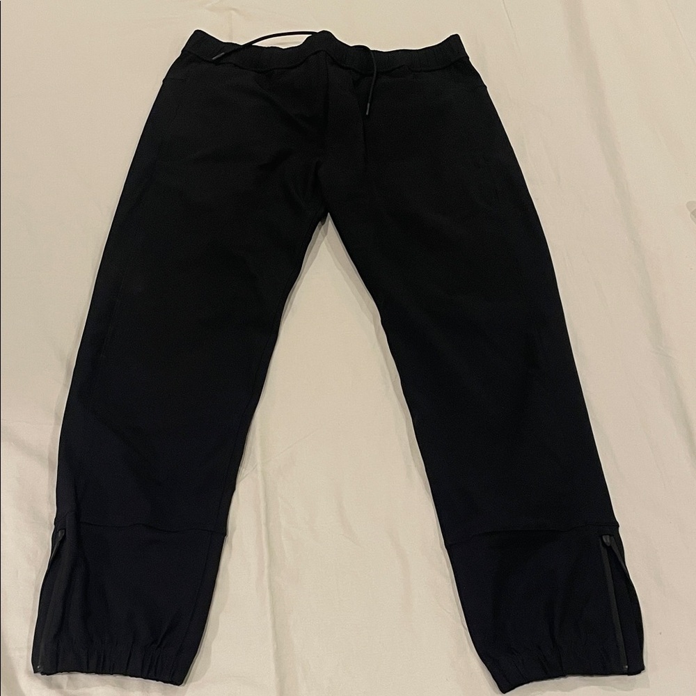 Vince Modern Men's Black Joggers Small